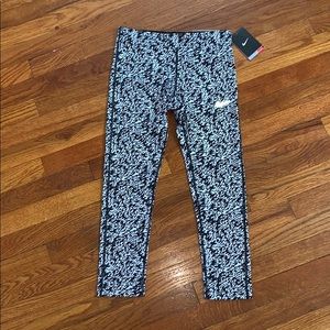 NWT never worn Nike Dri fit crop length leggings